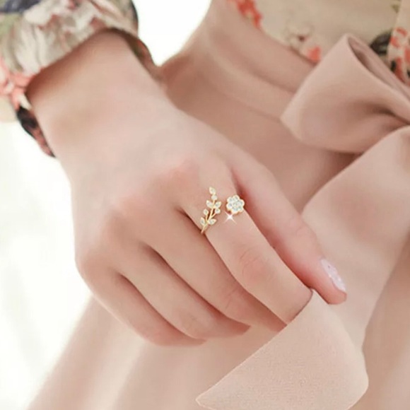 3/$30 Crystal Flower Ring - Picture 2 of 5